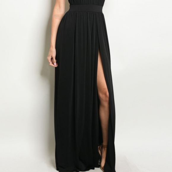 DEEP PLUNGE BLACK MAXI DRESS - Picture 3 of 6